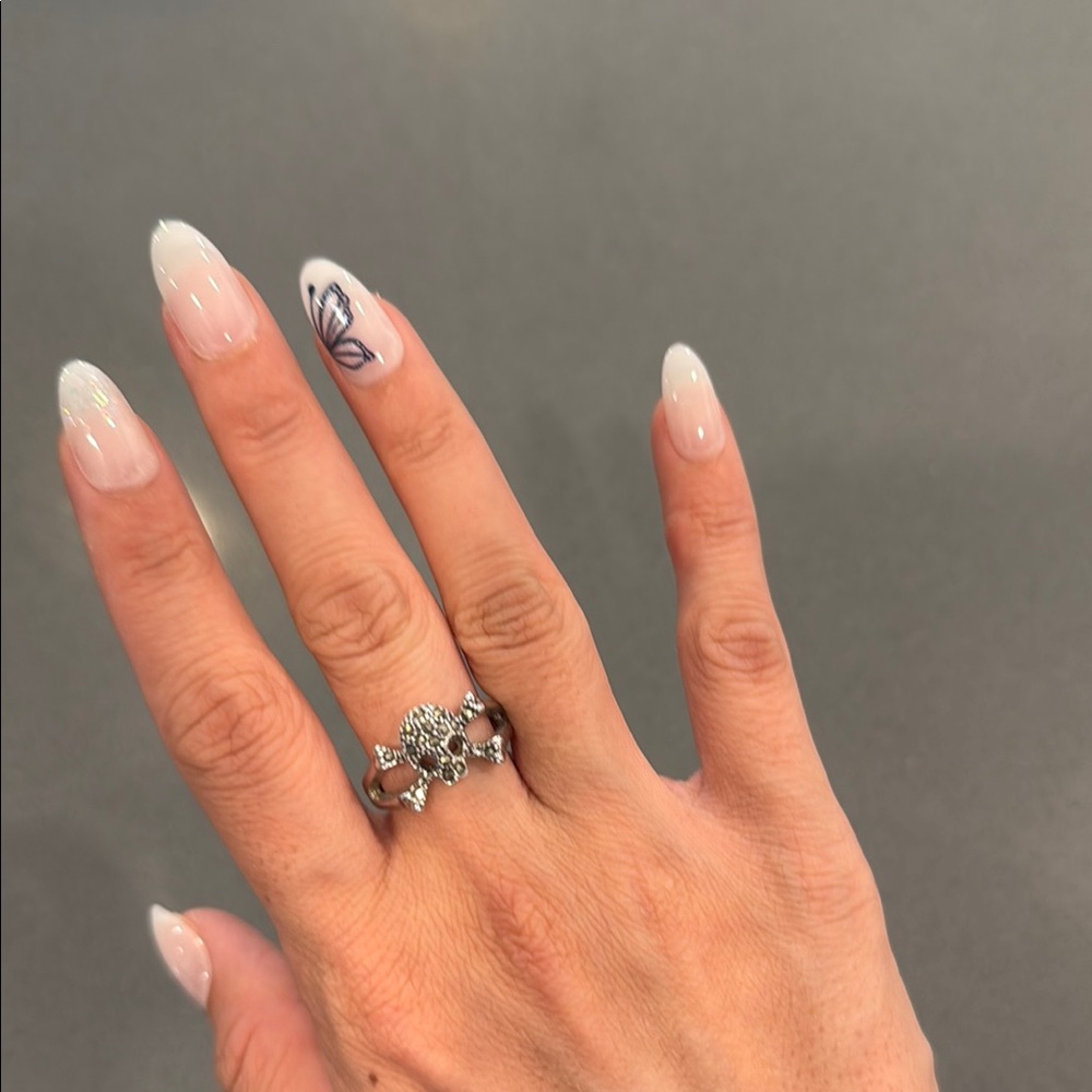 Elegant Silver Skull Ring